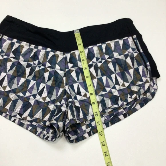 Lululemon Hot Cheeks Quilted Shorts Womens sz 8 Stained Glass Love Black